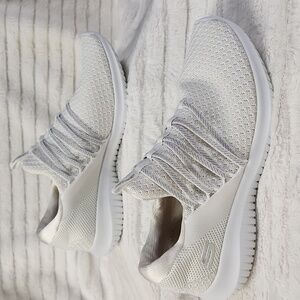 Skechers Ultra Flex Sneakers, Size 8.5, White & Sliver